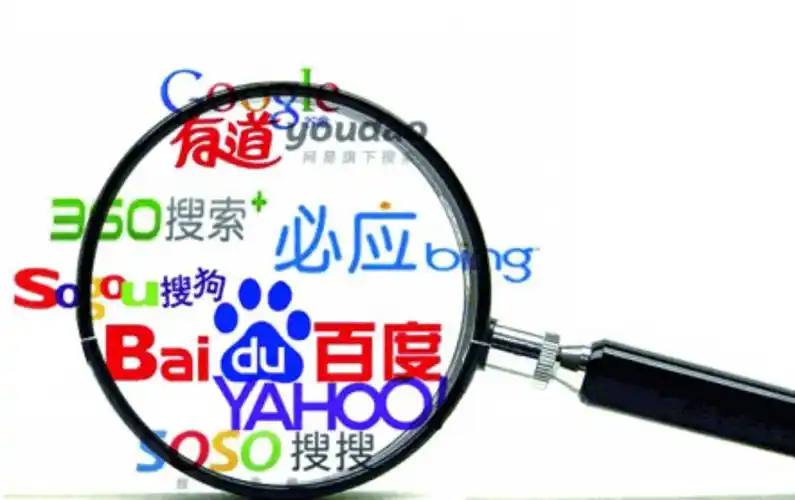 欧豪把个角色的名字挂在衣服上